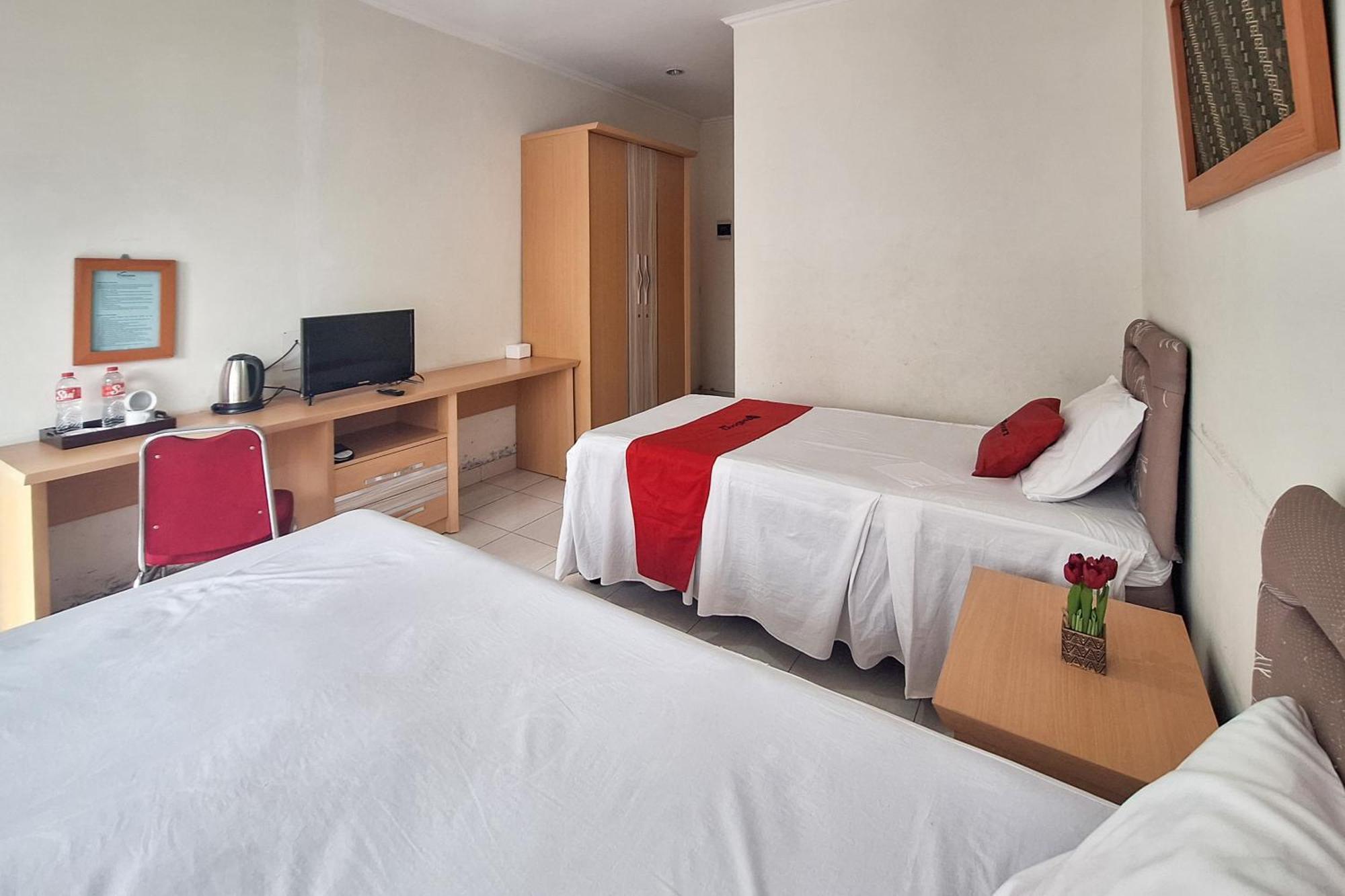 Reddoorz Resort At Tridaya Cisarua Puncak エクステリア 写真
