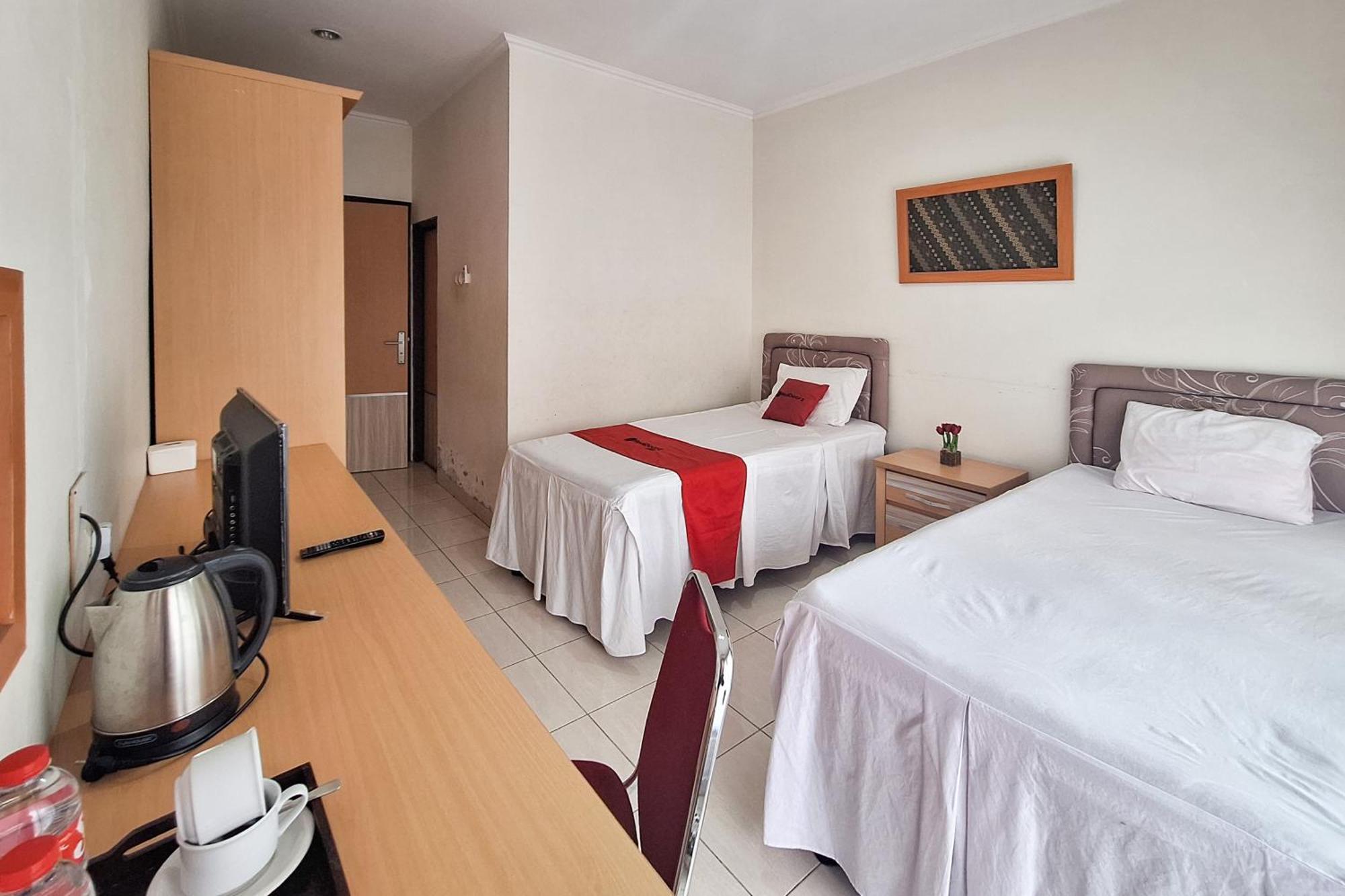 Reddoorz Resort At Tridaya Cisarua Puncak エクステリア 写真