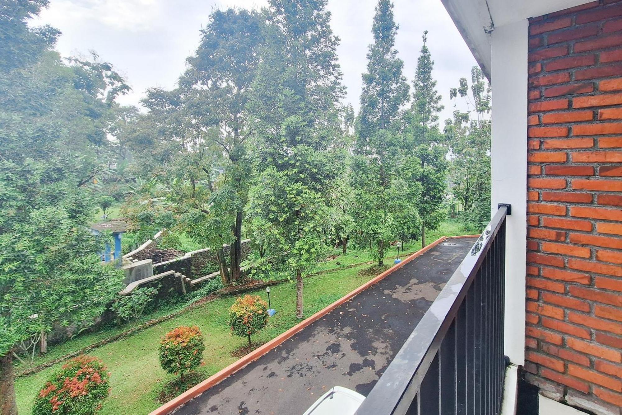 Reddoorz Resort At Tridaya Cisarua Puncak エクステリア 写真