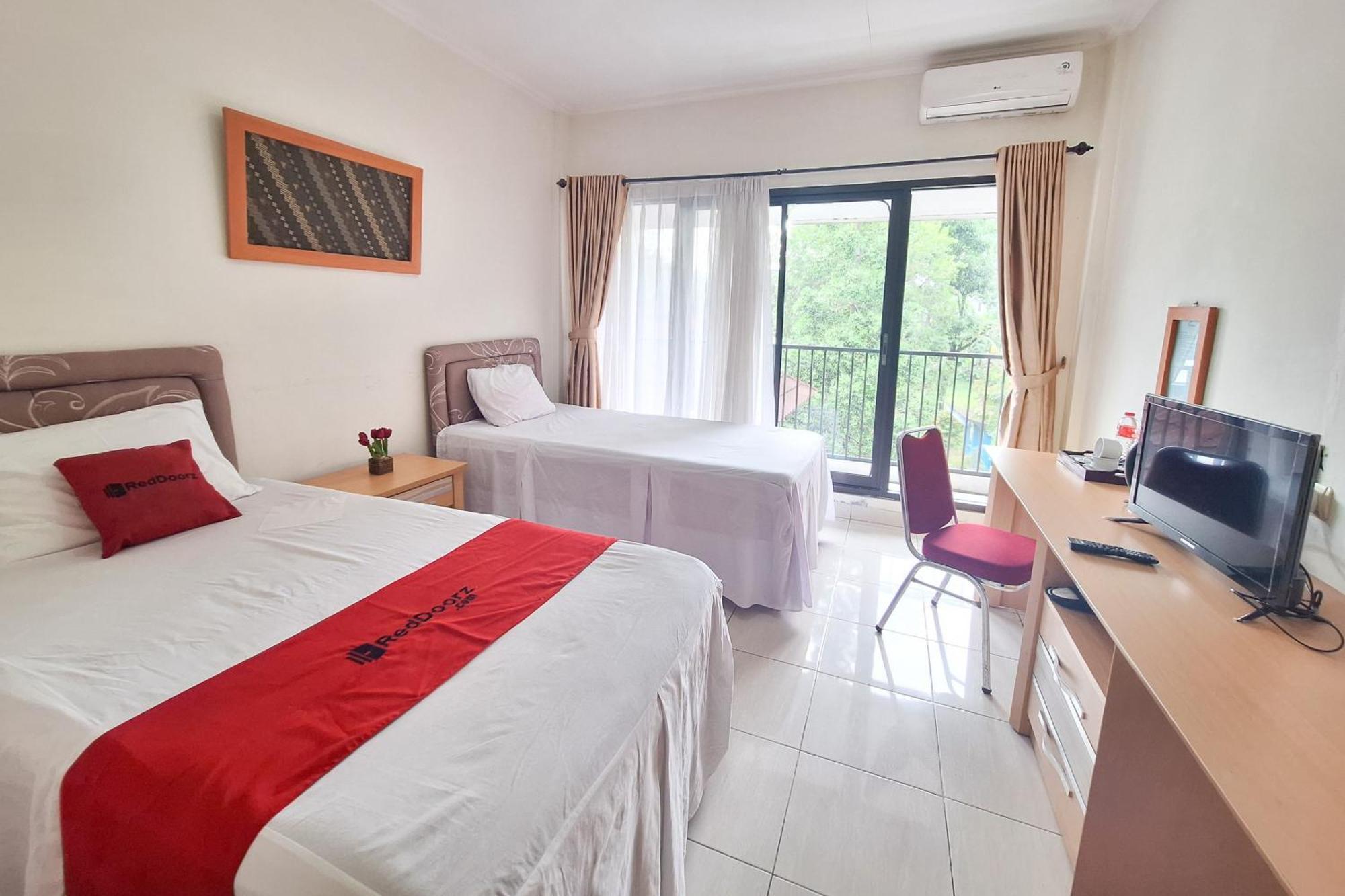 Reddoorz Resort At Tridaya Cisarua Puncak エクステリア 写真