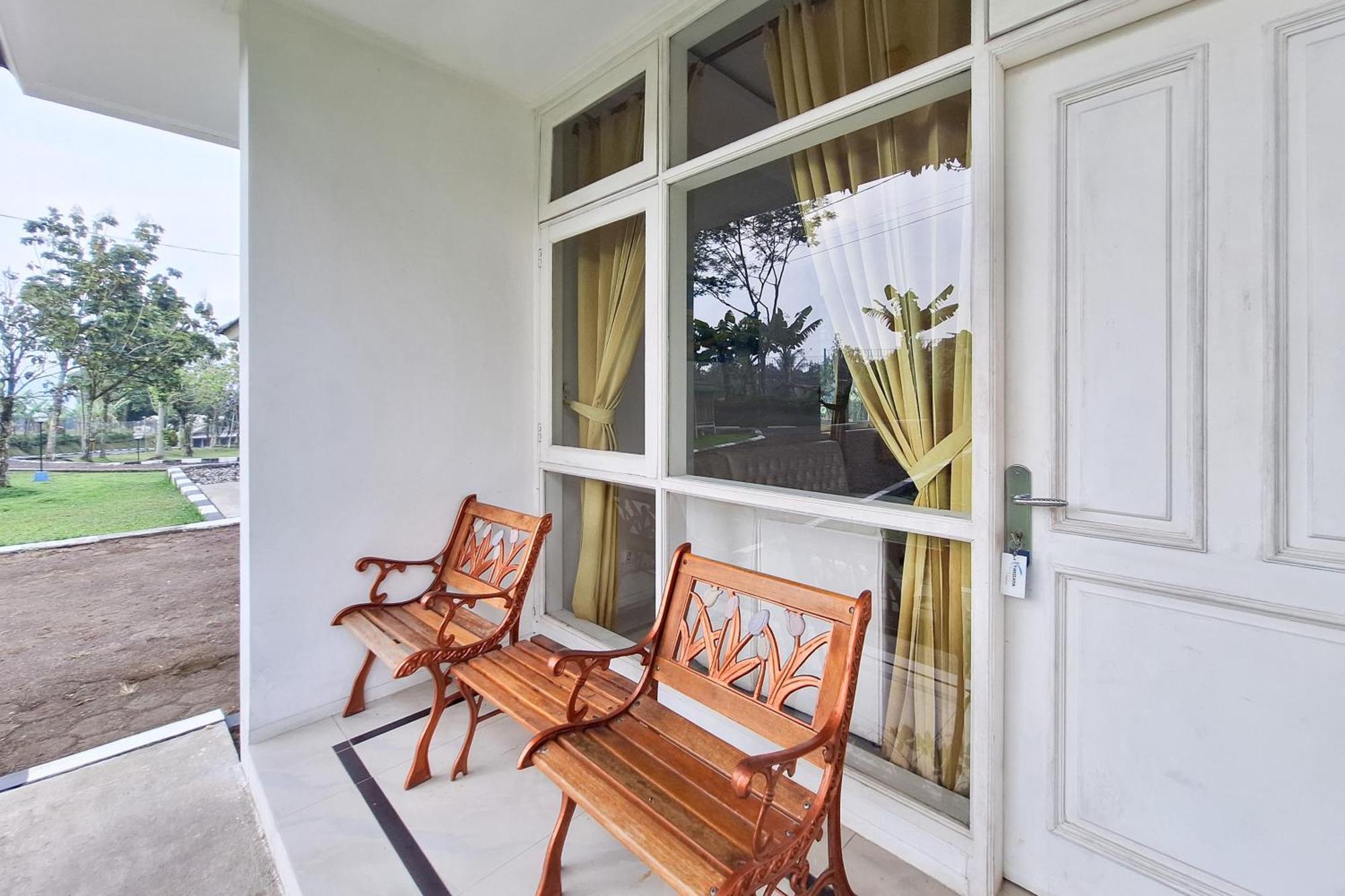 Reddoorz Resort At Tridaya Cisarua Puncak エクステリア 写真
