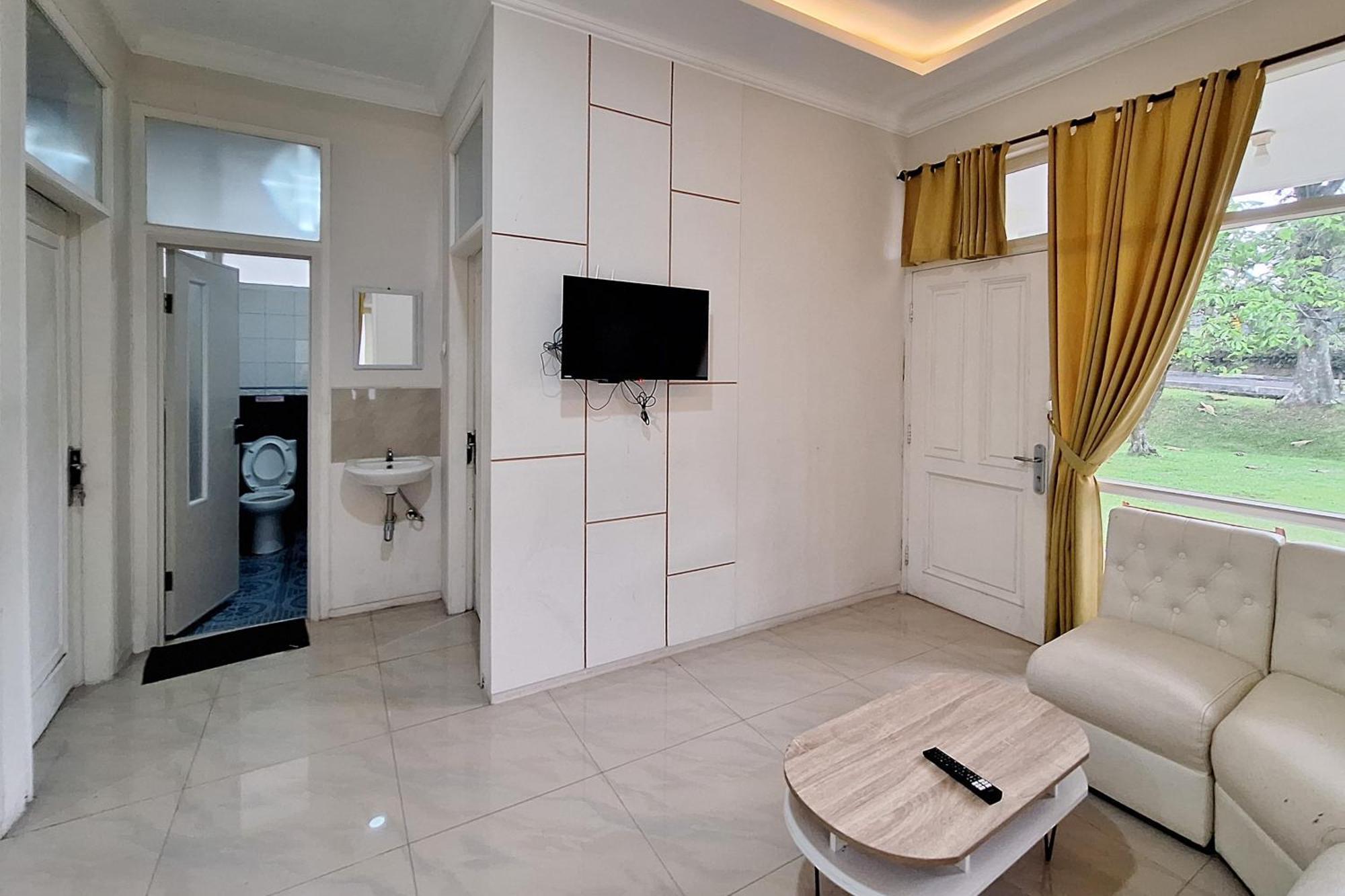 Reddoorz Resort At Tridaya Cisarua Puncak エクステリア 写真