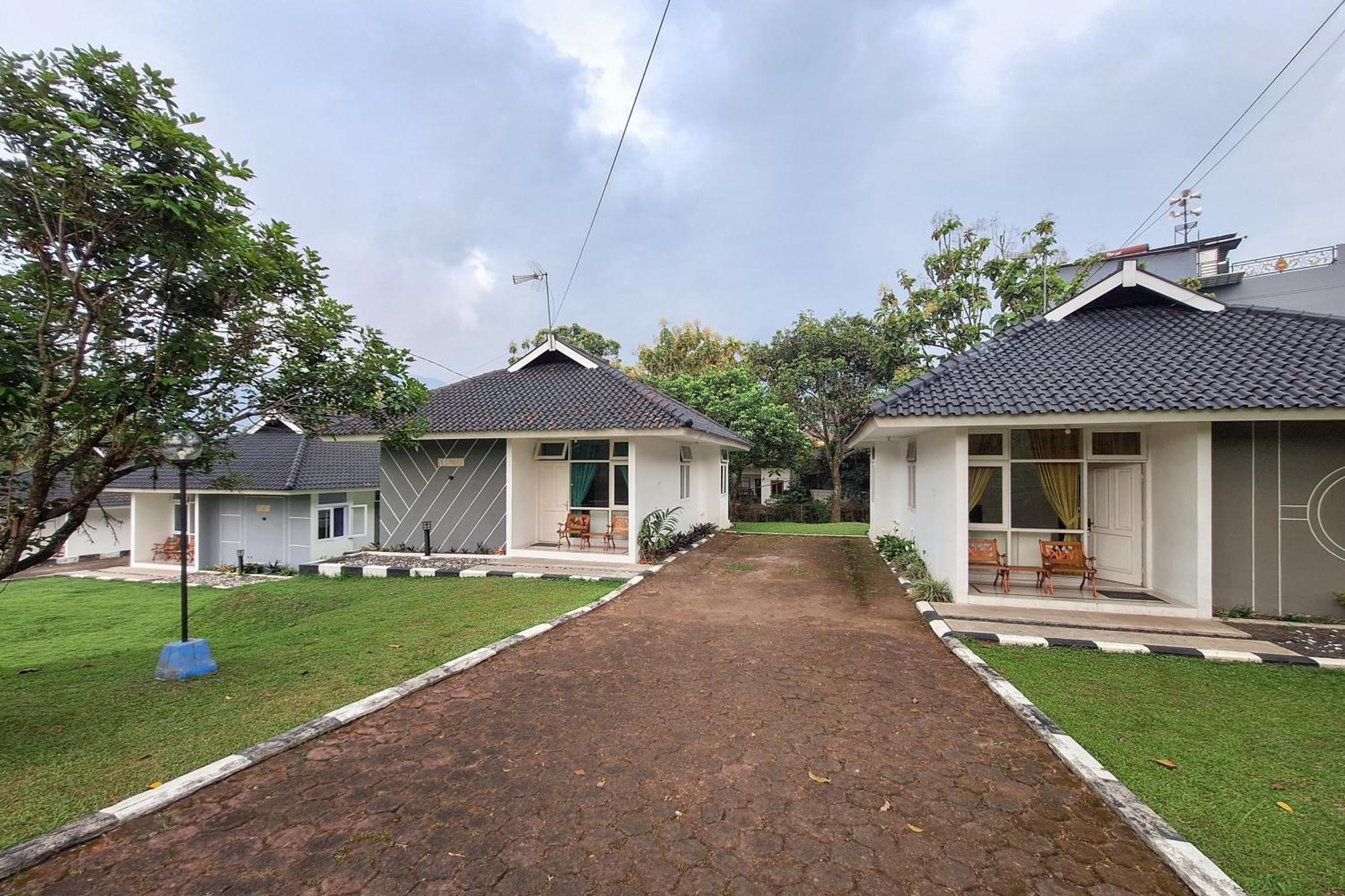 Reddoorz Resort At Tridaya Cisarua Puncak エクステリア 写真