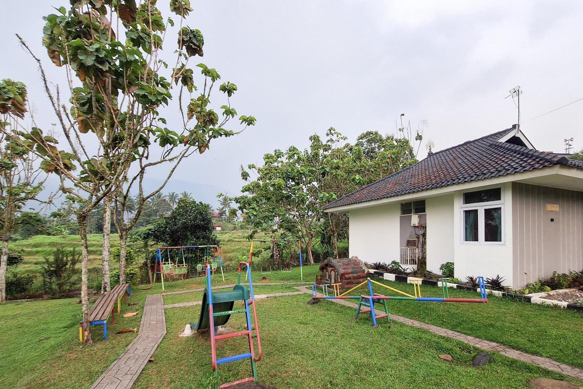 Reddoorz Resort At Tridaya Cisarua Puncak エクステリア 写真