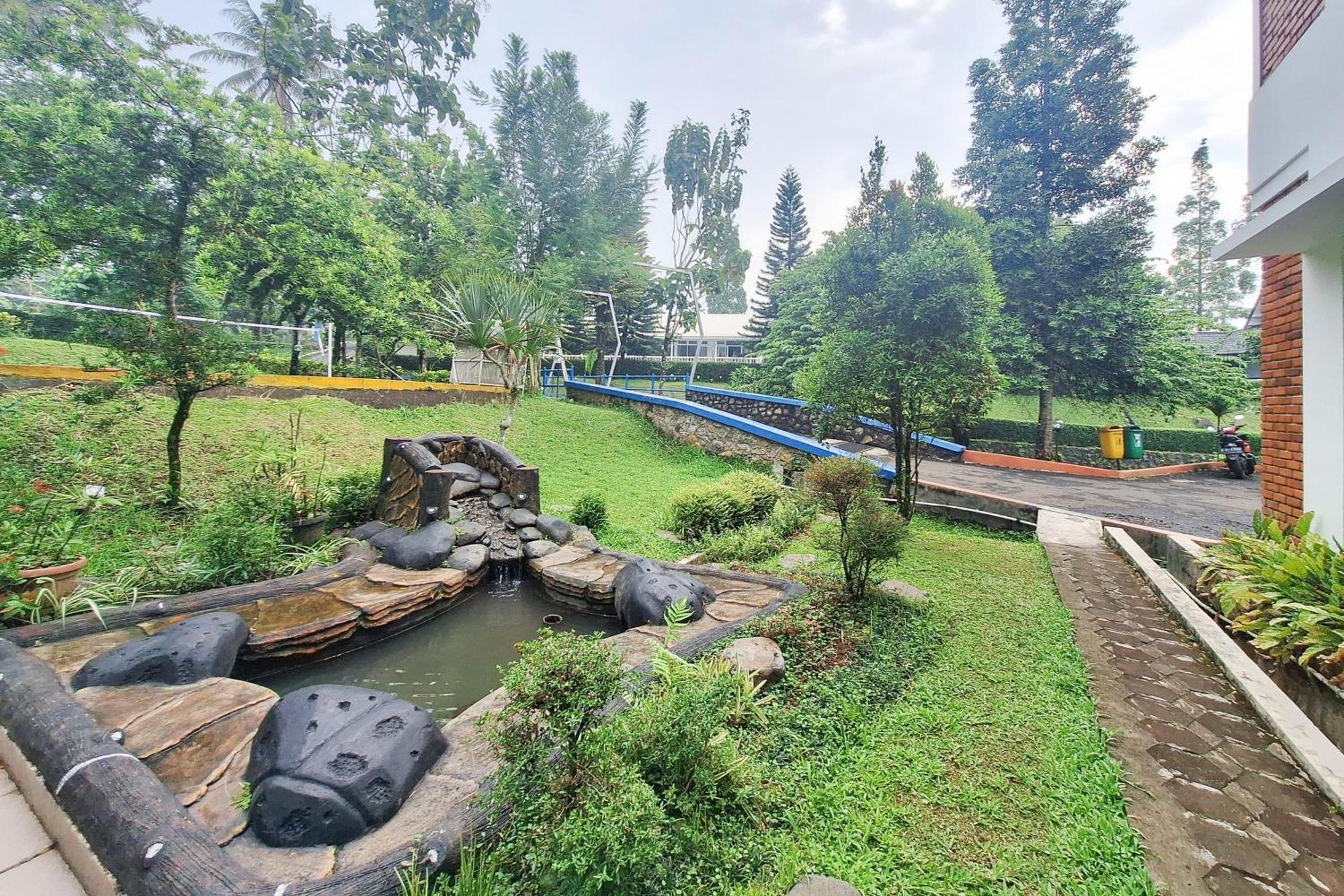 Reddoorz Resort At Tridaya Cisarua Puncak エクステリア 写真